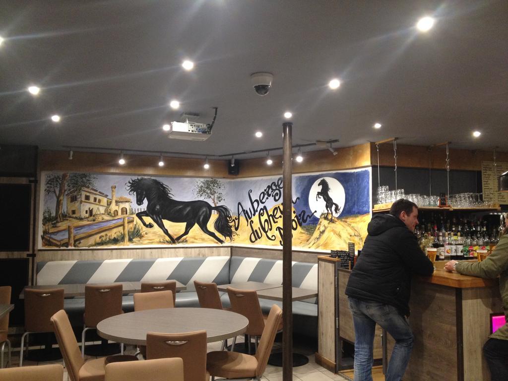 Le Cheval Noir Hotel Paris Pantin Kültér fotó